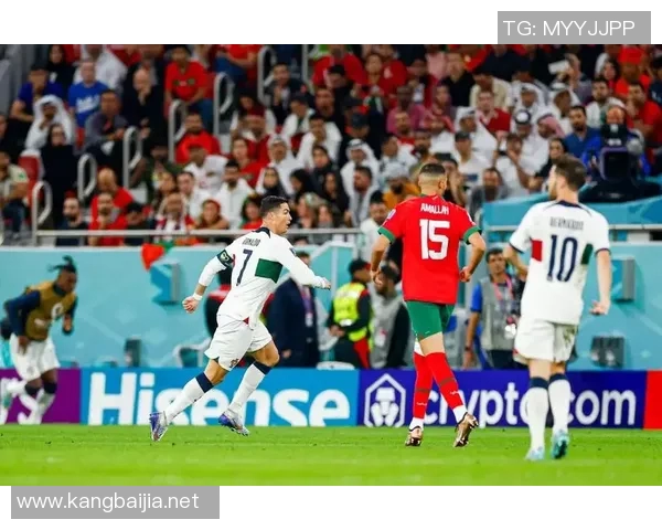 冷血球星的崛起：足球场上的无情杀手与致命一击